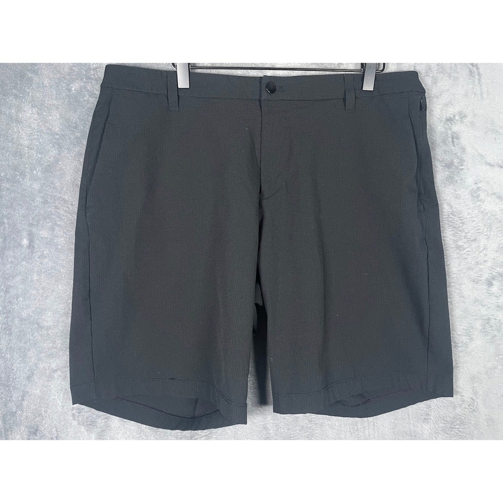 Lululemon Mens Commission Golf Shorts Black Ripstop Texture Size 36 9" Inseam